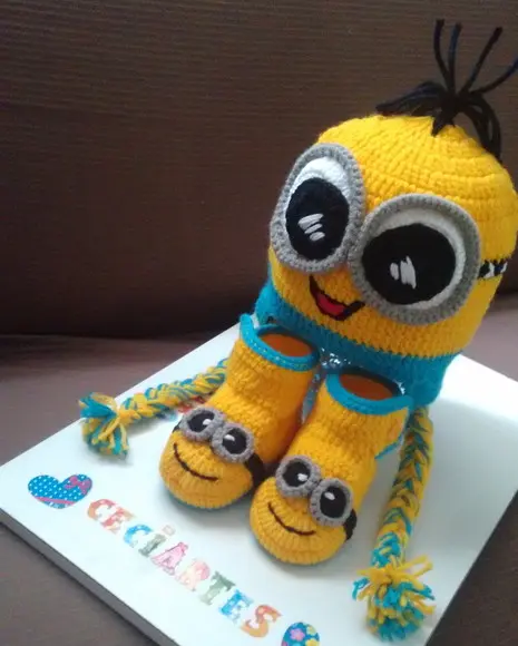 Kit Touca e pantufa  Botinha Minions