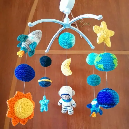 Móbile Musical Astronauta e planetas amigurumi/Crochê
