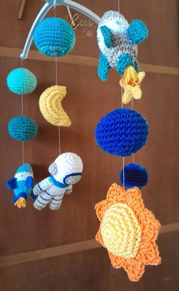 Móbile Musical Astronauta e planetas amigurumi/Crochê