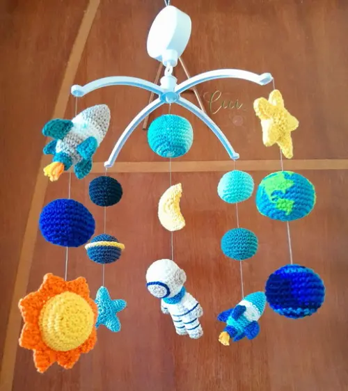 Móbile Musical Astronauta e planetas amigurumi/Crochê