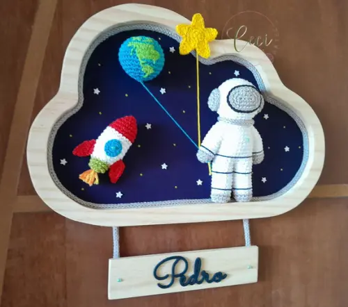 Porta Maternidade Astronauta- Nuvem em Pinus
