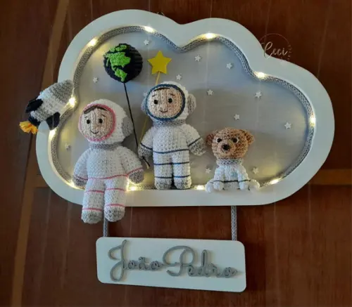 Porta Maternidade Irmãos Astronautas com o Pet Astronauta