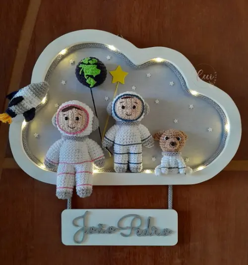 Porta Maternidade Irmãos Astronautas com o Pet Astronauta