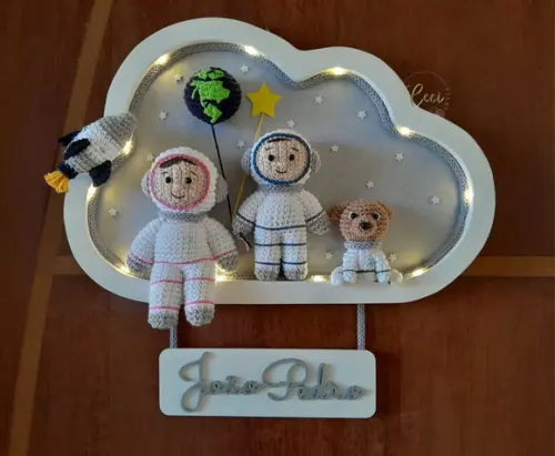 Porta Maternidade Irmãos Astronautas com o Pet Astronauta
