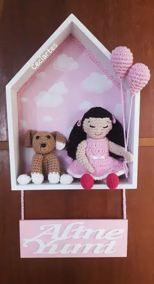 Quadro de porta de maternidade menina e o cachorro