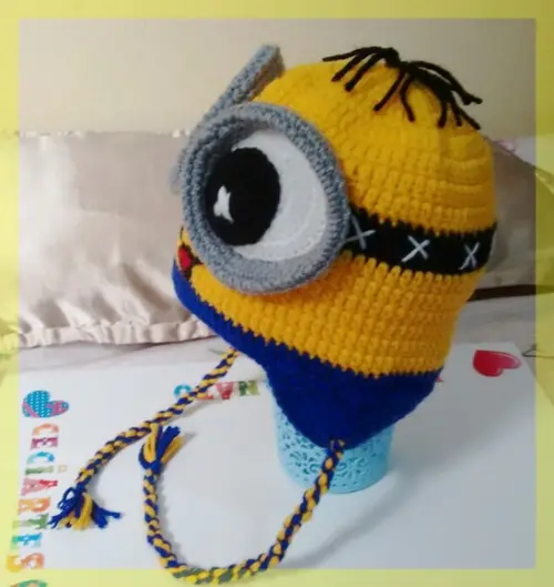 Touca infantil Minions de crochê