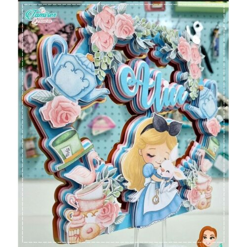 Topo de bolo 35 - Alice no Pais das Maravilhas a