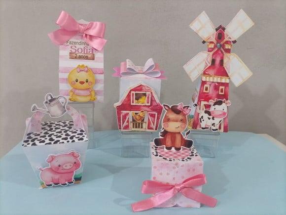 40 Personalizados Fazendinha Rosa