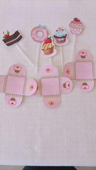 Kit 25 Forminhas 25 Topper para Docinhos Confeitaria