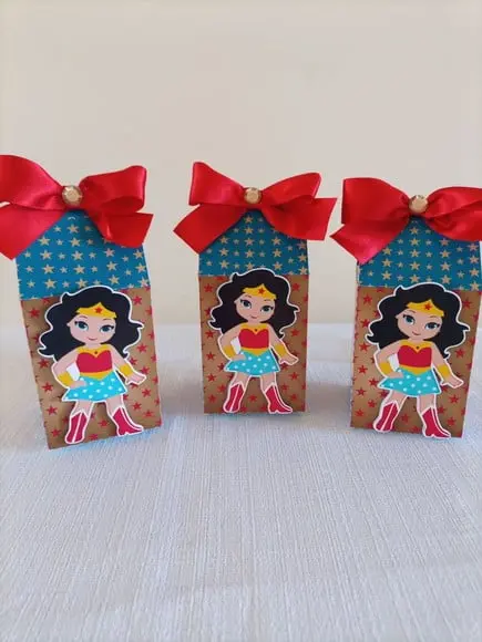 Ki 10 Caixas Milk Mulher Maravilha