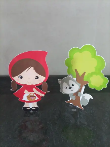 Kit com 2 Displays de Mesa Chapeuzinho Vermelho