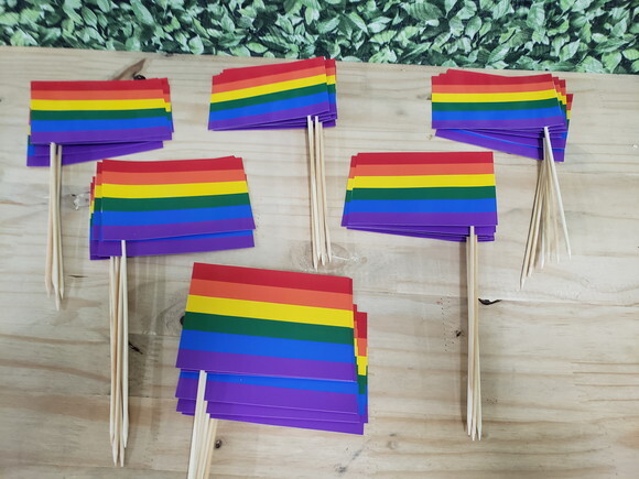 Bandeirinha Lgbt Tamanho 14x10 cm c/ Palito Churrasco