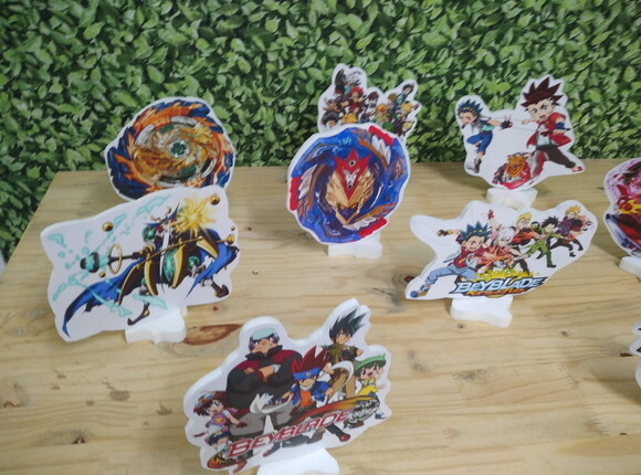 Beyblade Kit Displays 9 Peças de Mesa Pronta Entrega