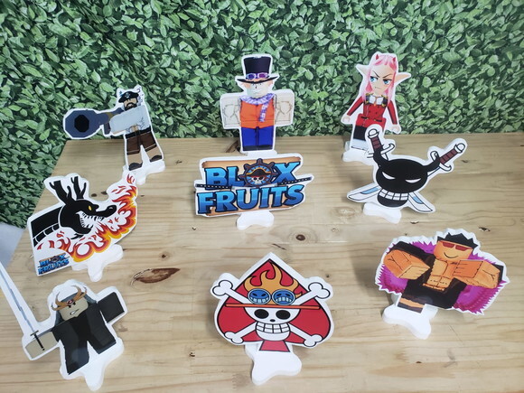 Blox Fruits Kit Displays de Mesa 9 Peças Pronta Entrega