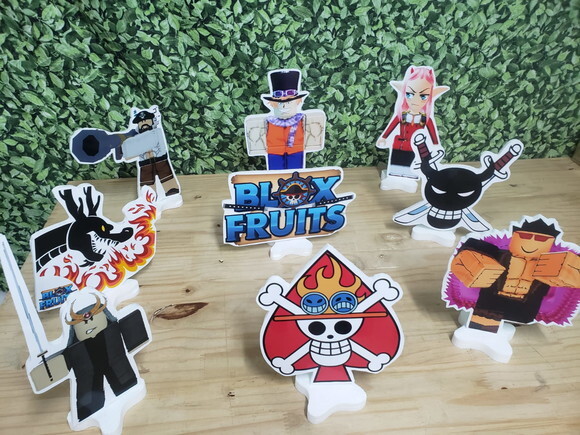 Blox Fruits Kit Displays de Mesa 9 Peças Pronta Entrega