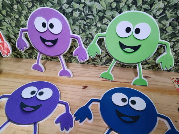 Coloridos Apliques para Parede 8 Peças Pronta Entrega 35 cm