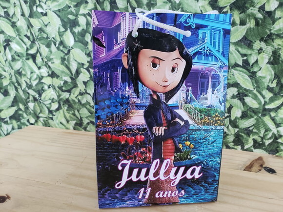 Coraline Sacola Personalizada Tam. 29x20x8 cm Pronta Entrega