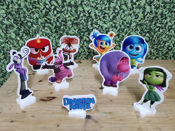 Divertidamente 2 Kit Displays de Mesa 9 Peças Pronta Entrega