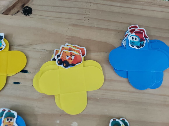 Léo Caminhão Forminhas Decoradas 36 Unid Pronta Entrega
