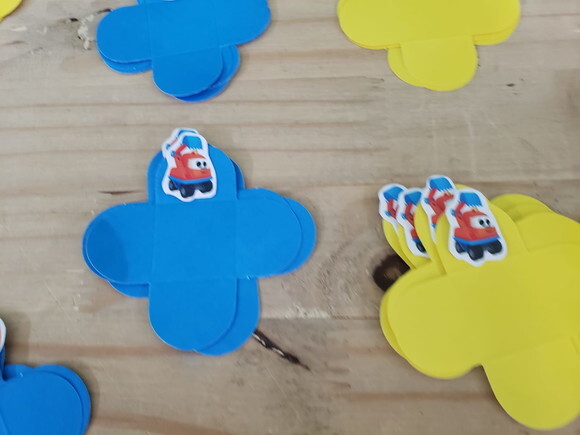 Léo Caminhão Forminhas Decoradas 36 Unid Pronta Entrega
