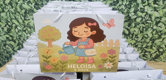 Menina no Jardim Sacola Personalizada Horizontal Pronta Entr