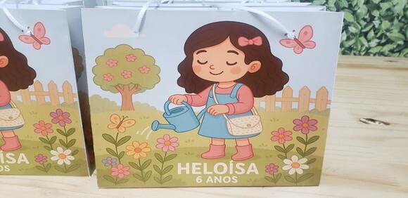 Menina no Jardim Sacola Personalizada Horizontal Pronta Entr