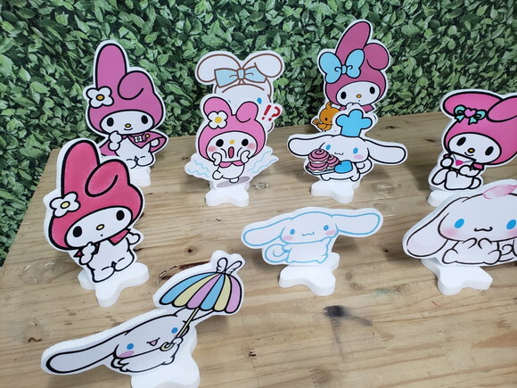 My Melody e Cinnamoroll Kit Displays Mesa 10 Peças