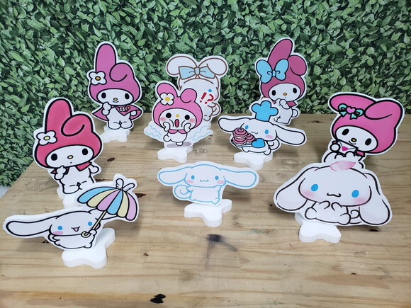 My Melody e Cinnamoroll Kit Displays Mesa 10 Peças