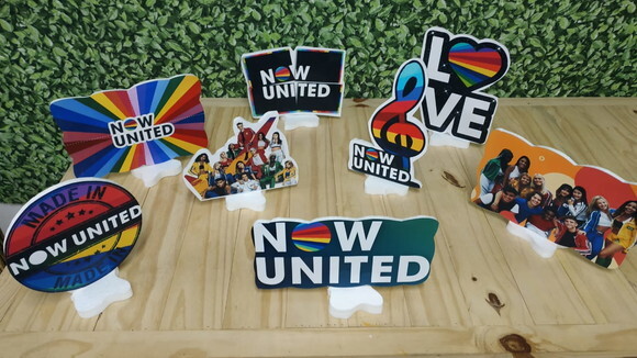 Now United Kit de Mesa Displays 8 Peças Pronta Entrega