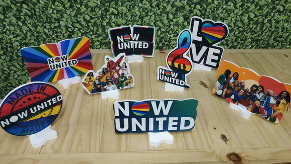 Now United Kit de Mesa Displays 8 Peças Pronta Entrega