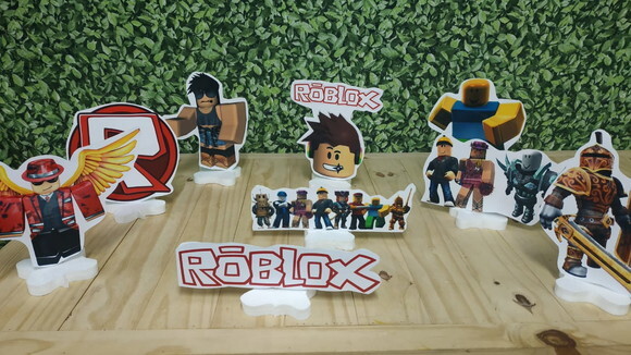 Roblox Kit de Mesa Displays 9 Peças Pronta Entrega