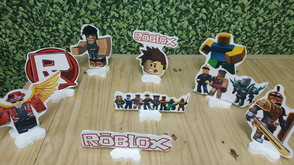 Roblox Kit de Mesa Displays 9 Peças Pronta Entrega