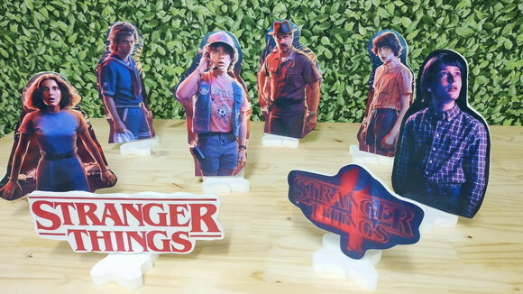Strangers Things Kit de Mesa Displays 8 Peças Pronta Entrega
