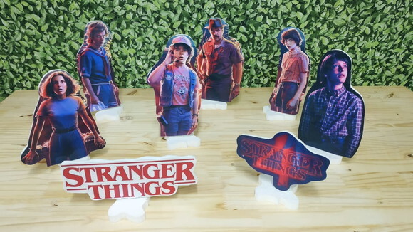 Strangers Things Kit de Mesa Displays 8 Peças Pronta Entrega