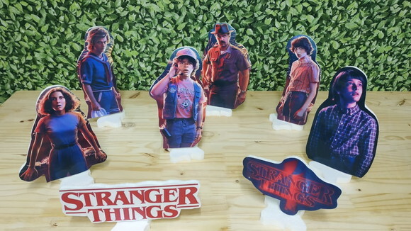 Strangers Things Kit de Mesa Displays 8 Peças Pronta Entrega