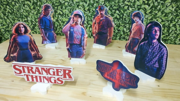 Strangers Things Kit de Mesa Displays 8 Peças Pronta Entrega