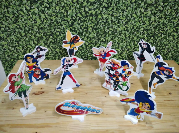 Super Hero Girls Kit Mesa Displays 10 Peças Pronta Entrega