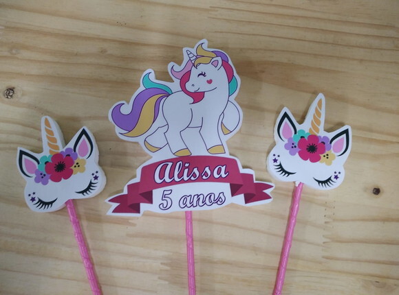 Unicornio Topo de Bolo Personalizado 3 Varetas