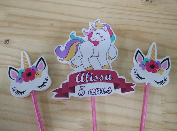 Unicornio Topo de Bolo Personalizado 3 Varetas