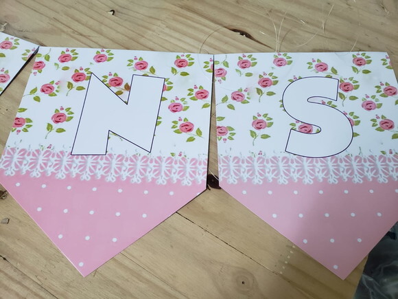 Varal parabéns Jardim Encantado personalizado