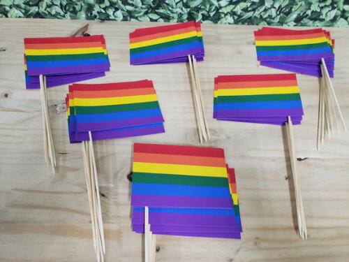 Bandeirinha Lgbt Tamanho 14x10 cm c/ Palito Churrasco