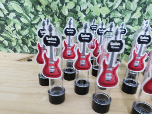 Guitarra Lembrancinha Tubetes com Apliques Personalizados