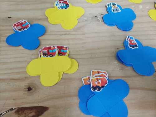 Léo Caminhão Forminhas Decoradas 36 Unid Pronta Entrega