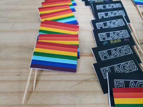 Lgbt Bandeirinhas 50 Unidades Frente e Verso (com Sua Marca)