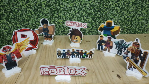 Roblox Kit de Mesa Displays 9 Peças Pronta Entrega