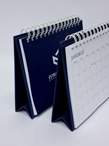 Calendário de Mesa Corporativo 2026 A5 Base Cartonada