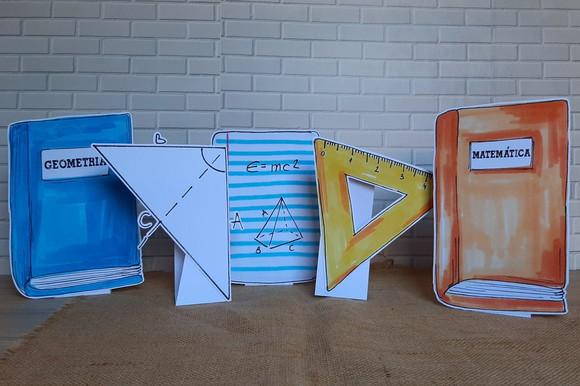 Kit com 5 Totens Displays de Mesa Festa Matemática