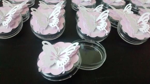Latinha com Aplique de Borboleta Jardim
