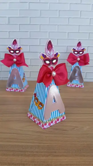 Caixa Pirâmide Carnaval