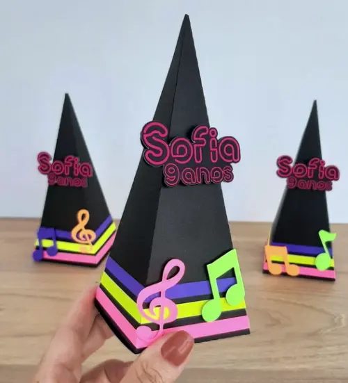 Caixa Pirâmide Festa Neon